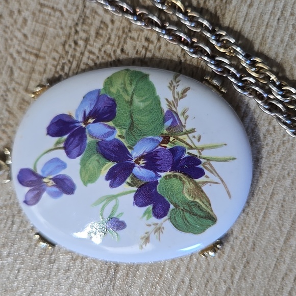 Vintage Porcelin Floral-violet Pendant Necklace On Chunky Gold Tone Chain💫 - Picture 2 of 5